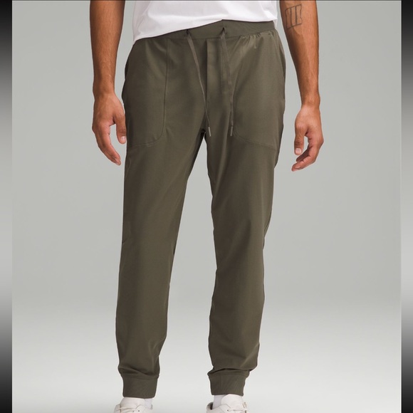 Men’s lululemon ABC Skinny Fit Jogger in Army Green. - Picture 2 of 9